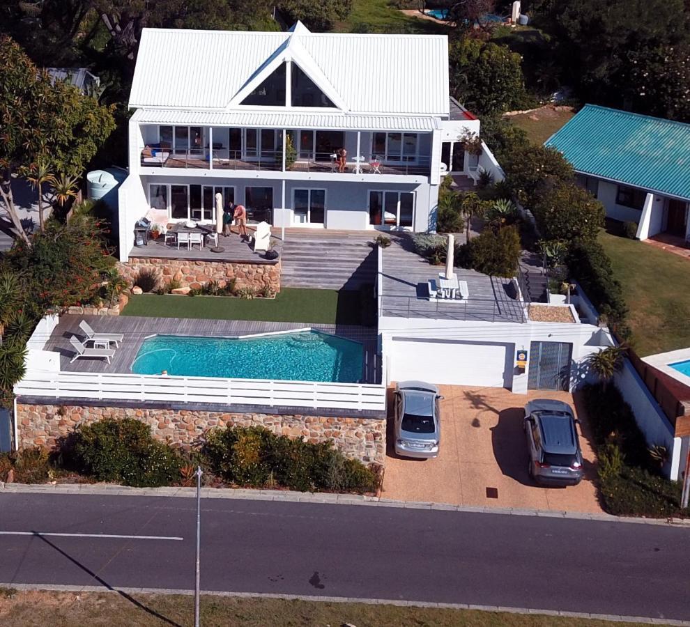 Bright Camps Bay Loft With Stunning Views And Shared Pool Appartement Kaapstad Buitenkant foto
